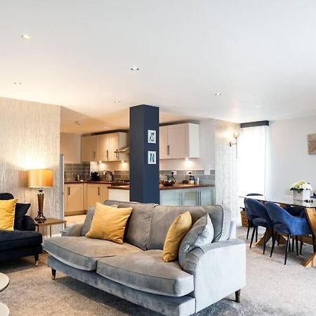 Beautiful 3 Bedroom Apartment By The Sea New Quay Eksteriør billede