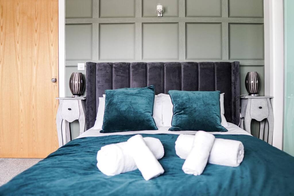 Beautiful 3 Bedroom Apartment By The Sea New Quay Eksteriør billede