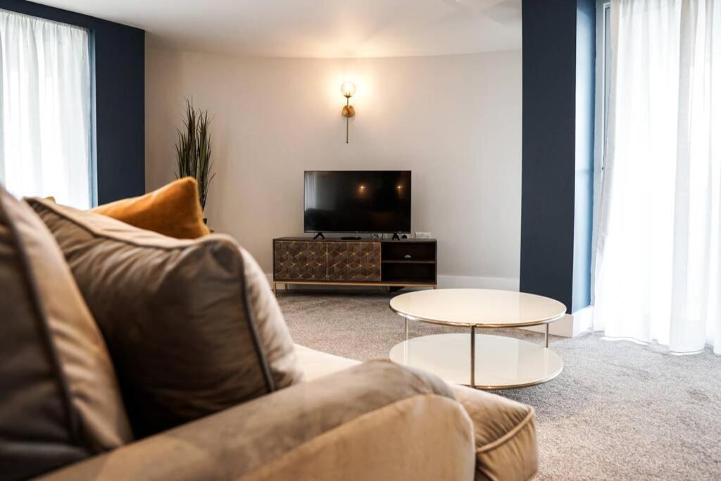 Beautiful 3 Bedroom Apartment By The Sea New Quay Eksteriør billede