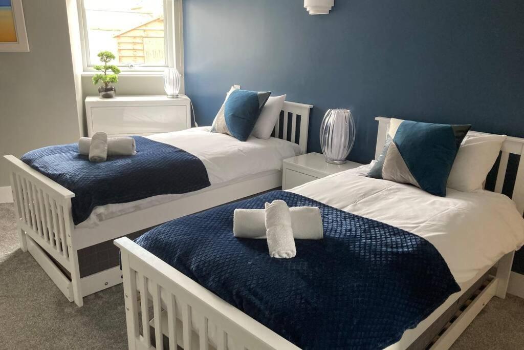 Beautiful 3 Bedroom Apartment By The Sea New Quay Eksteriør billede