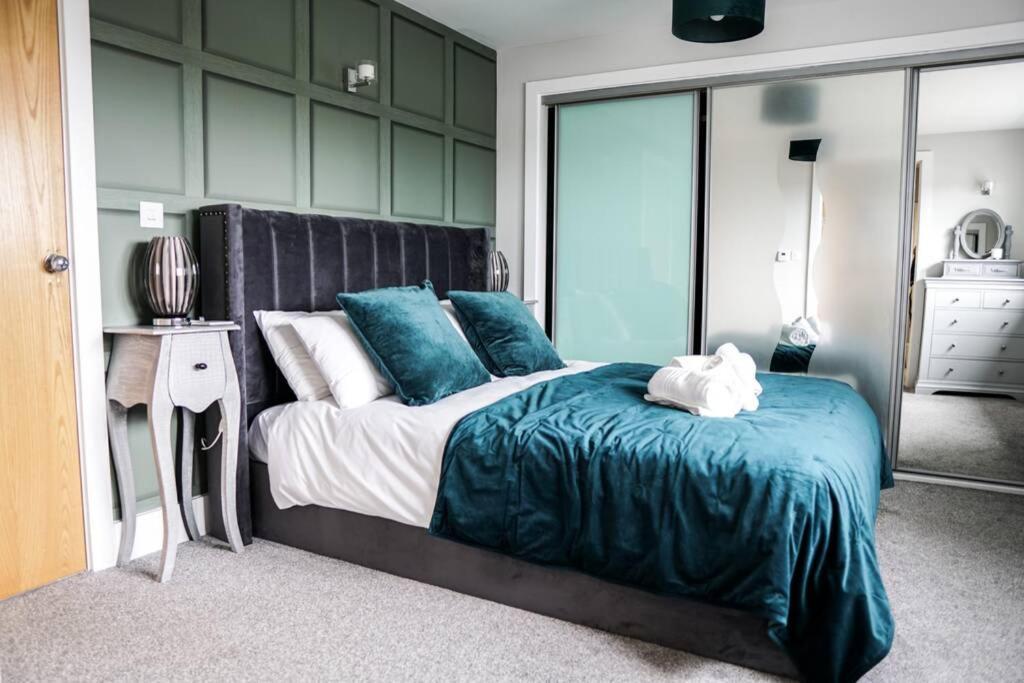 Beautiful 3 Bedroom Apartment By The Sea New Quay Eksteriør billede