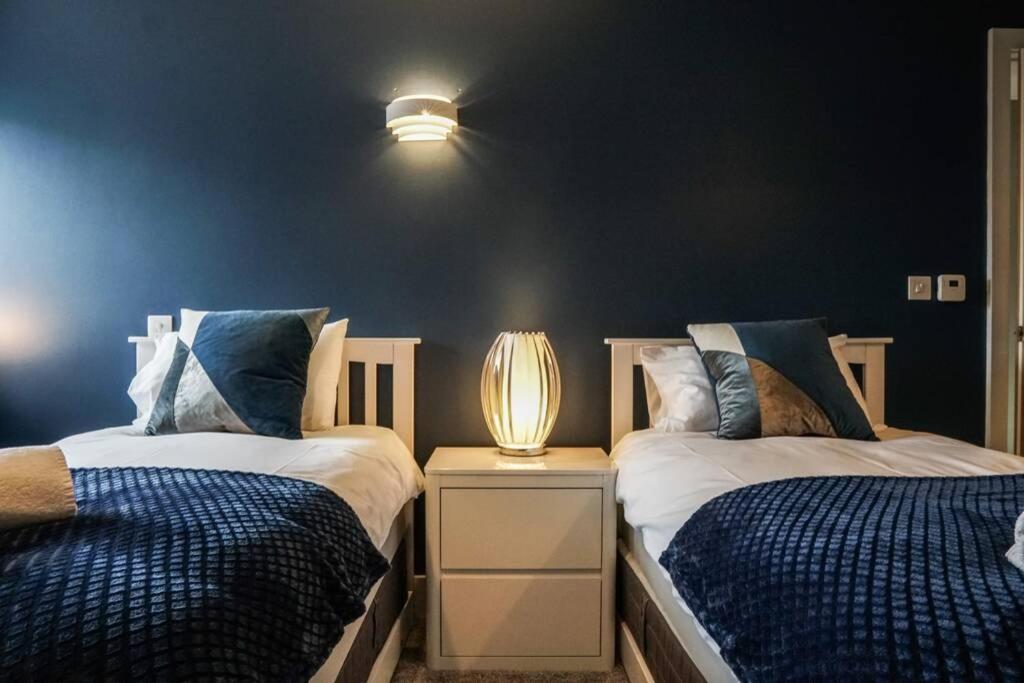 Beautiful 3 Bedroom Apartment By The Sea New Quay Eksteriør billede