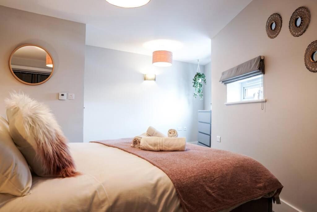 Beautiful 3 Bedroom Apartment By The Sea New Quay Eksteriør billede