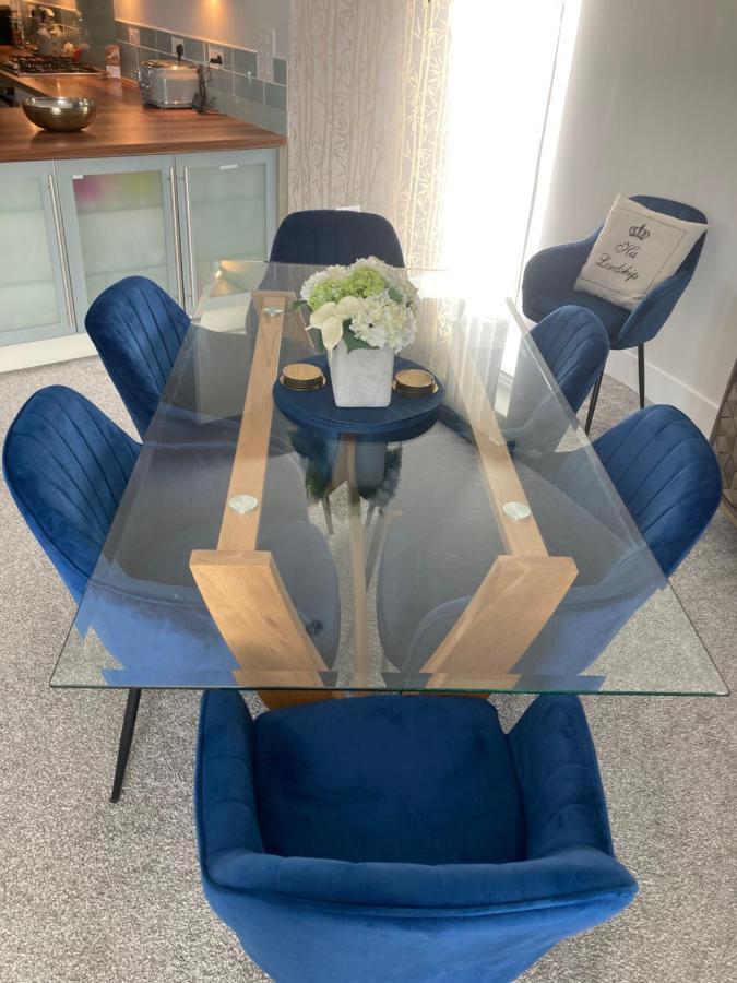 Beautiful 3 Bedroom Apartment By The Sea New Quay Eksteriør billede