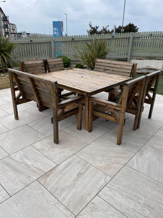 Beautiful 3 Bedroom Apartment By The Sea New Quay Eksteriør billede